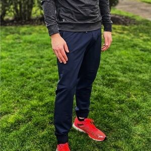 Vuori men’s performance joggers. Size XXL.